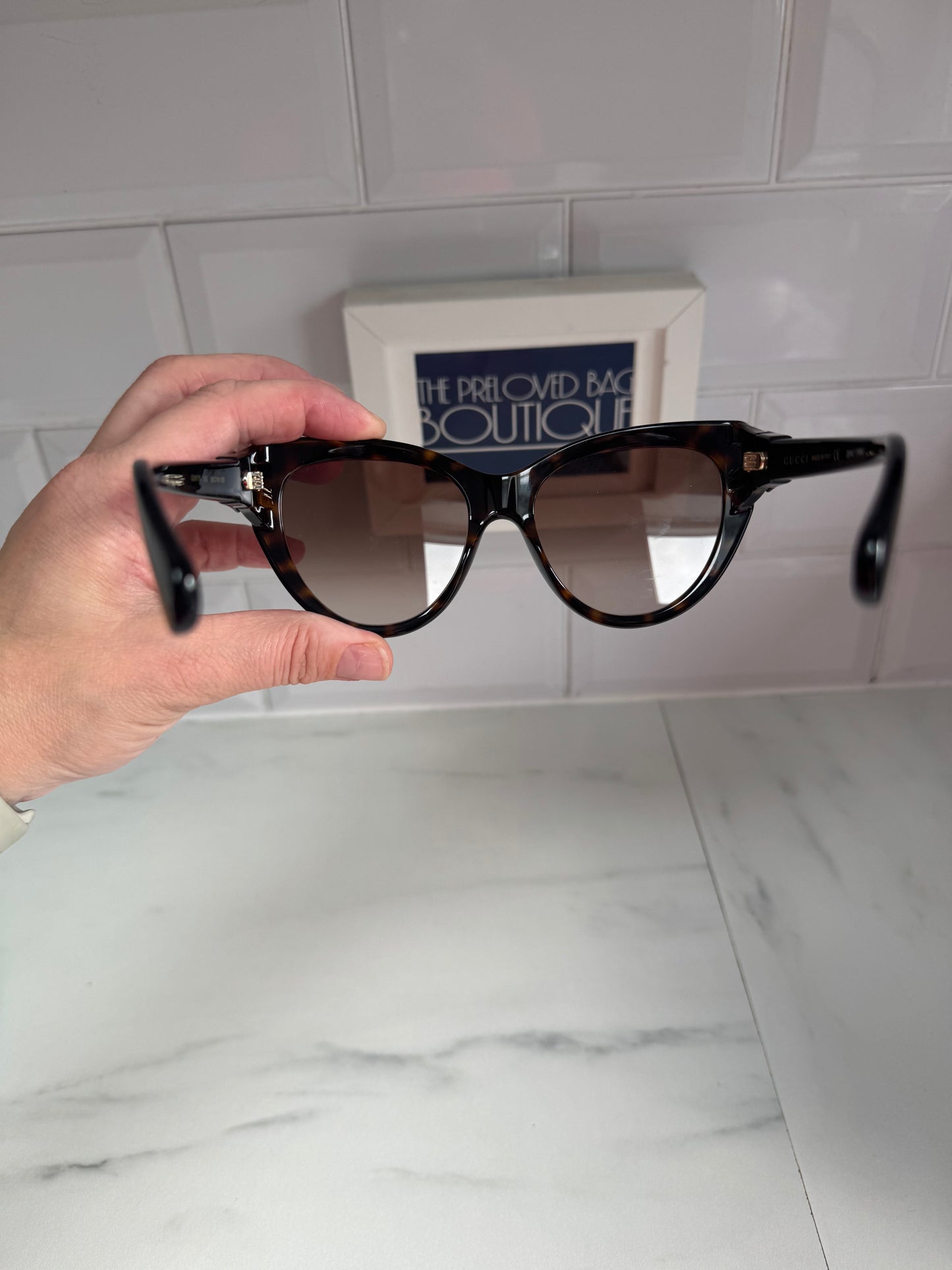 Gucci Interlocking G Sunglasses - Tortoiseshell Brown with a green case