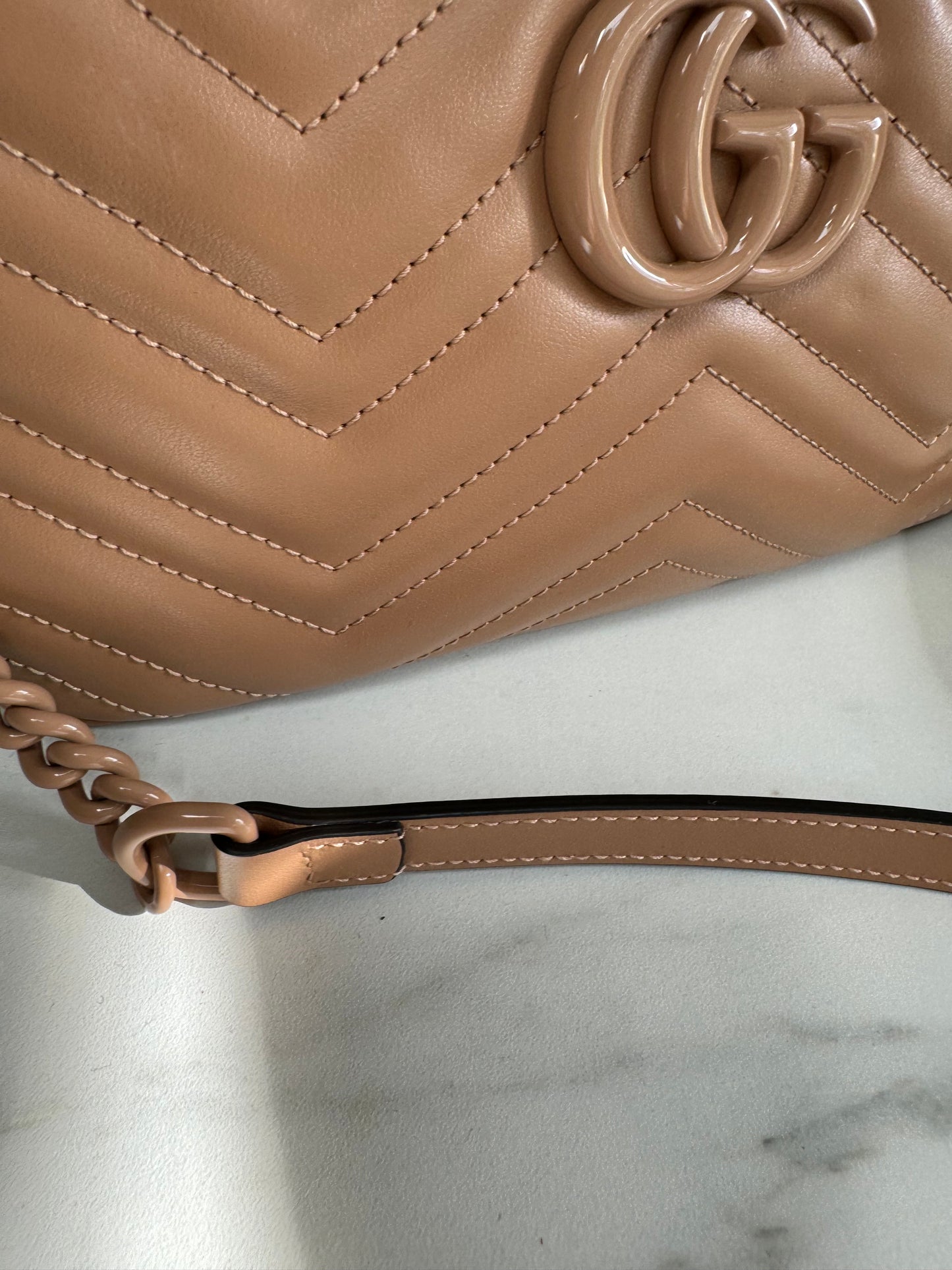 Gucci Small Marmont Matelassé Shoulder Bag - Beige