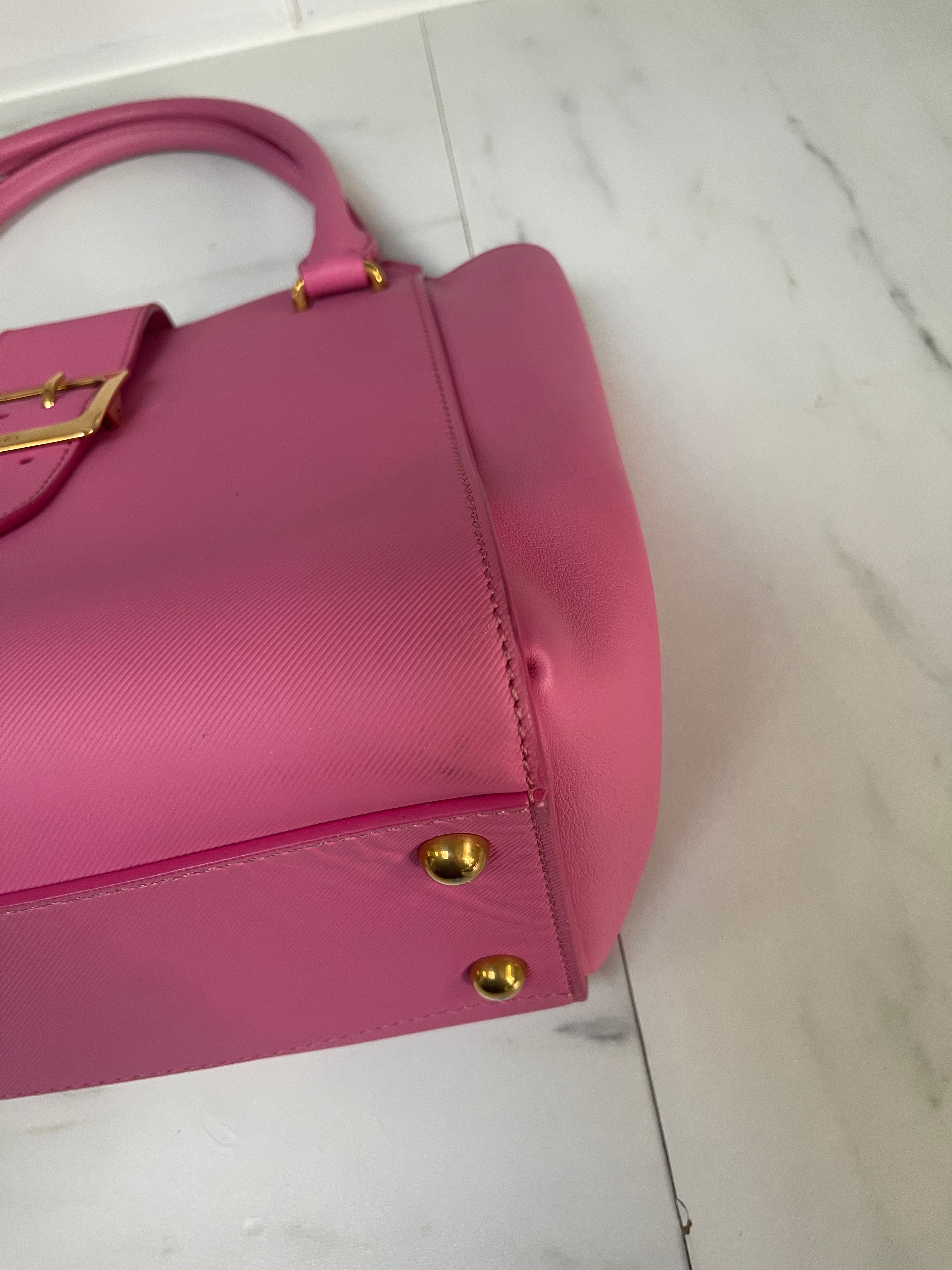 Burberry medium buckle online tote pink