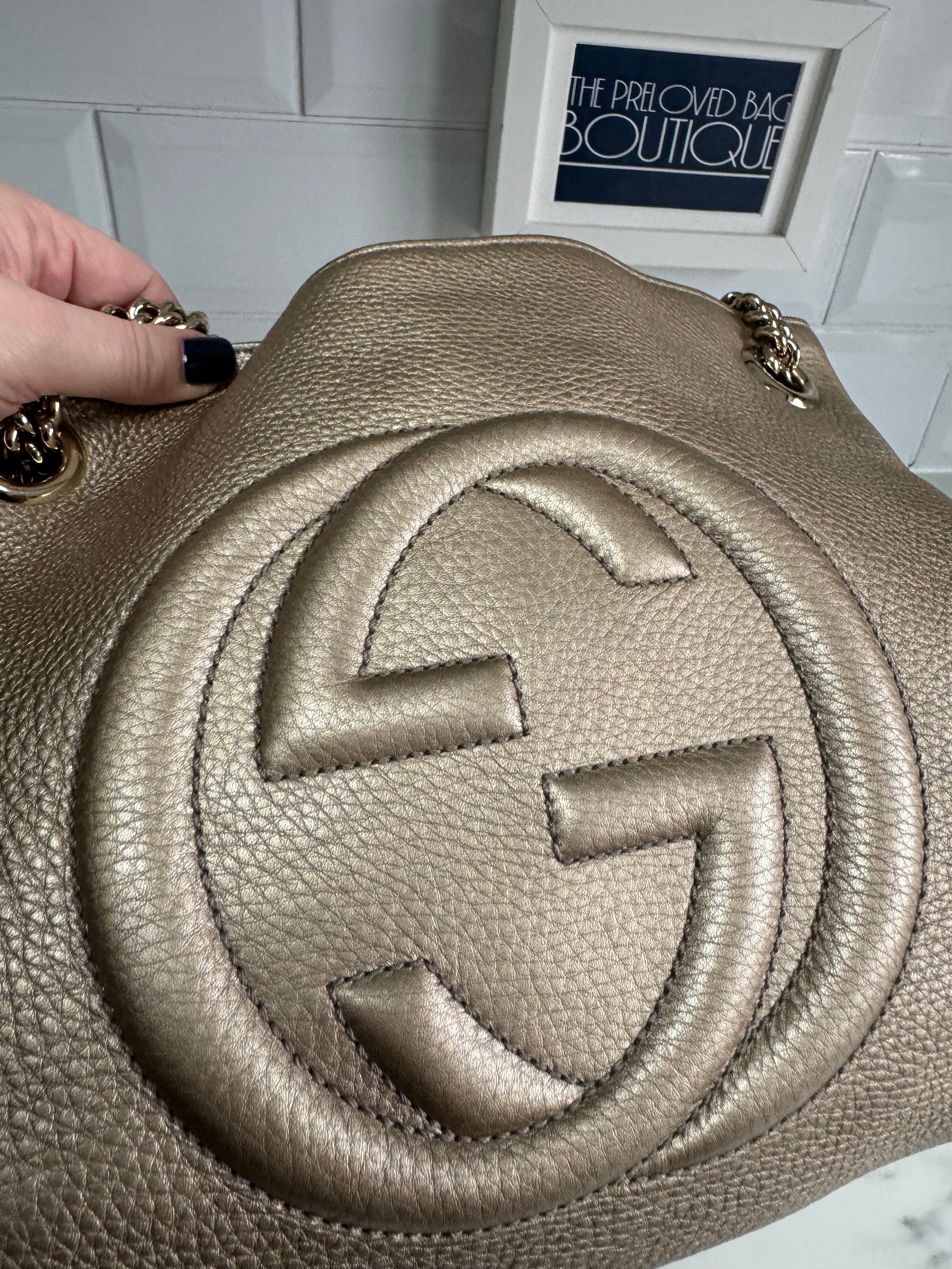 Gucci shoulder bag shops gold chain