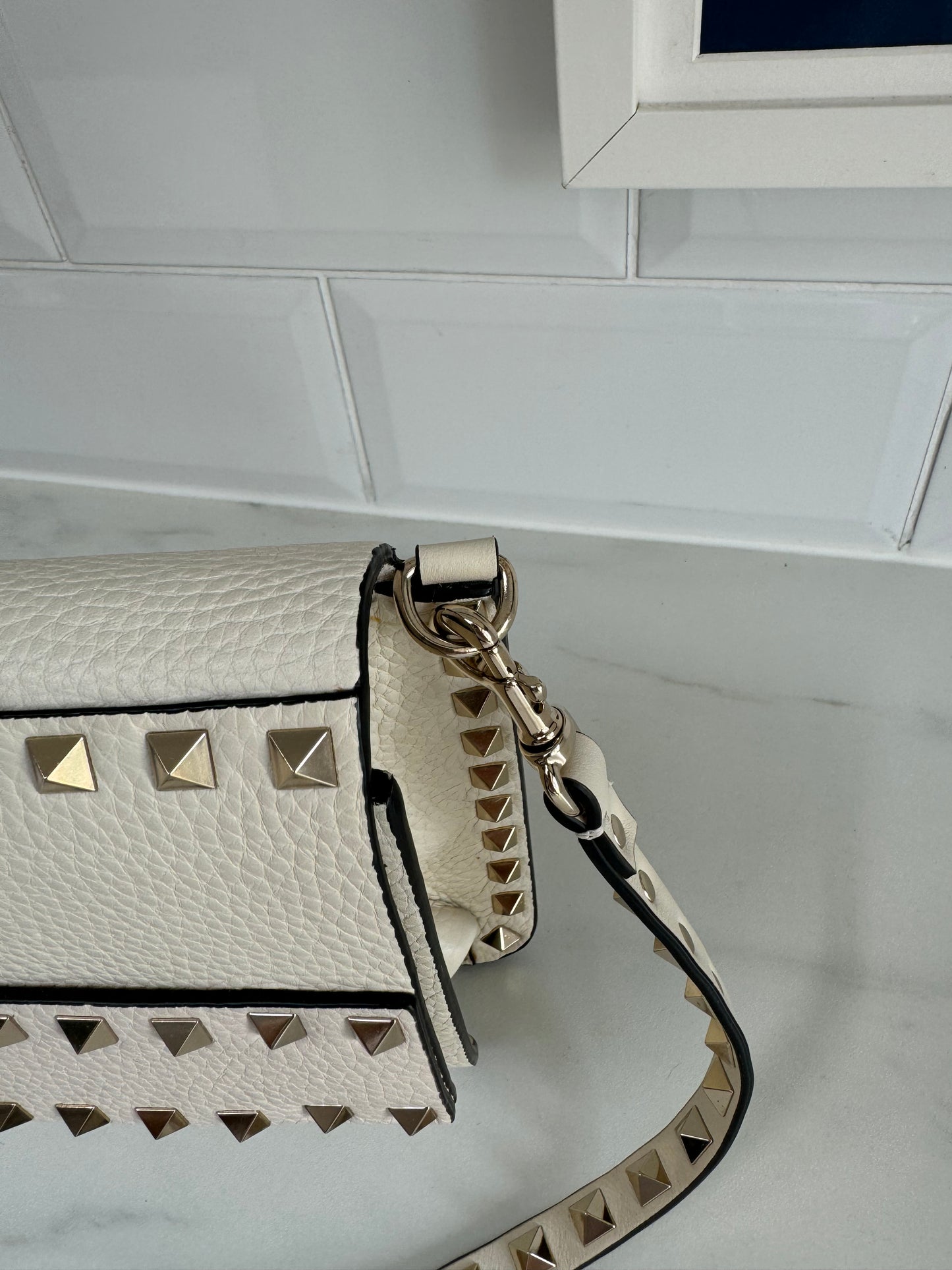 Valentino Garavani Small Rockstud Shoulder Bag - white