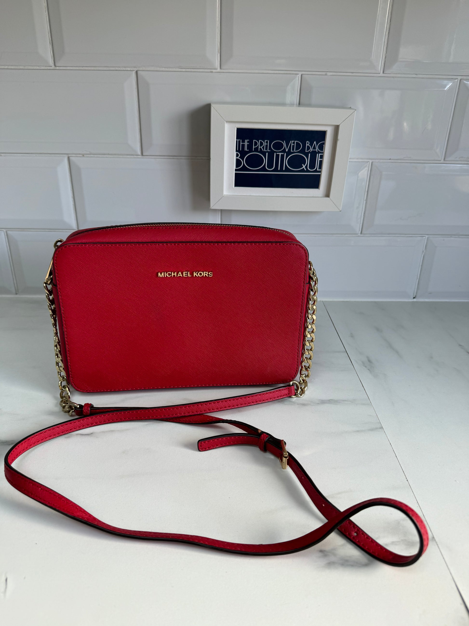 Michael kors purse 2025 with red straps
