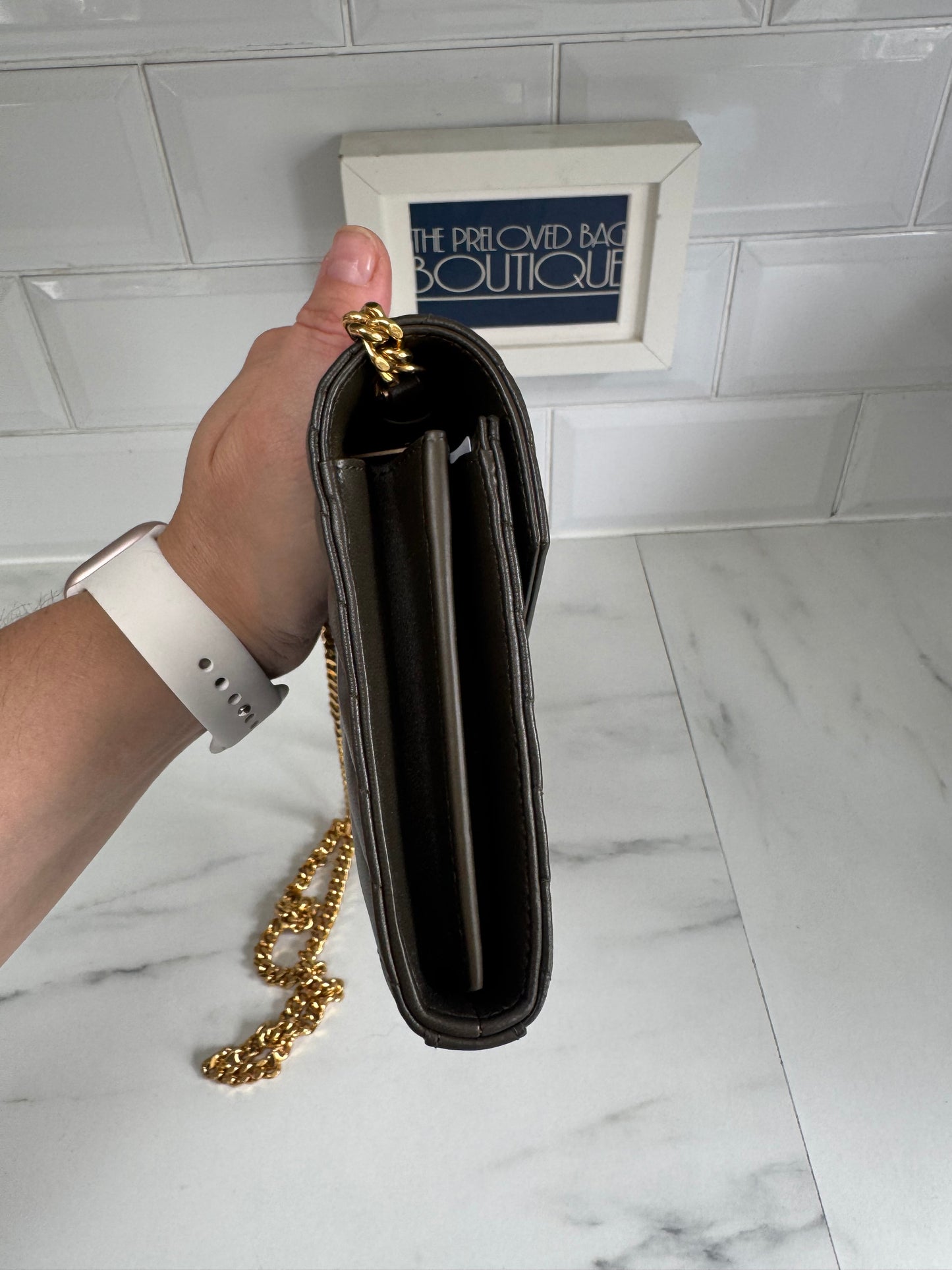 Saint Laurent ‘YSL’ Cassandre Chain Wallet - Light musk