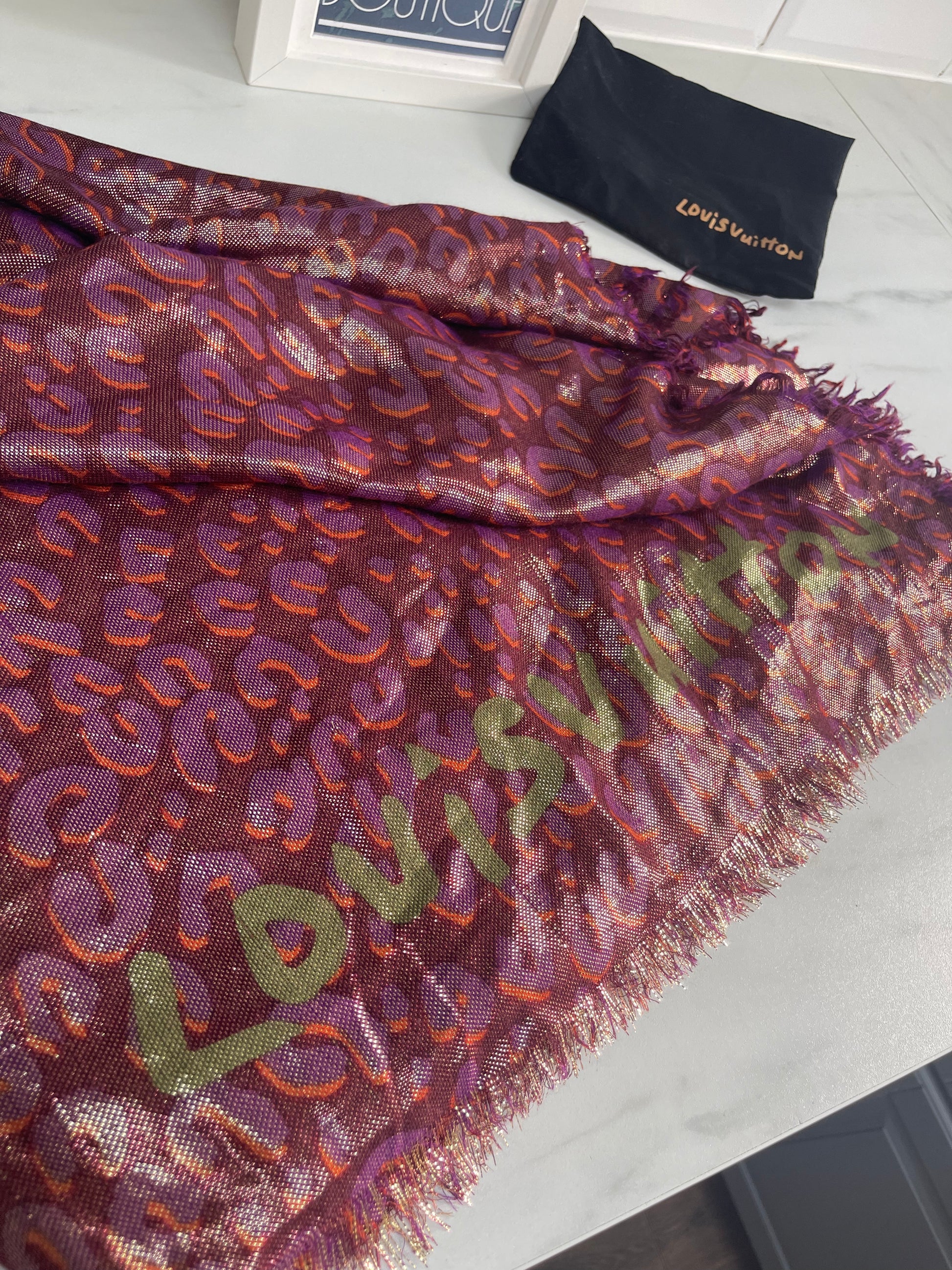 Louis Vuitton pre-owned animal-print Frayed Scarf - Farfetch